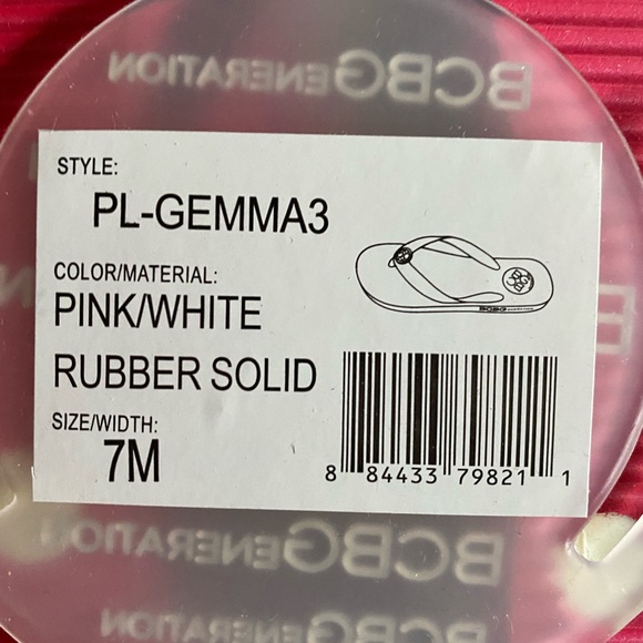 New BCBG Generation flip flops size 7 - Picture 4 of 4